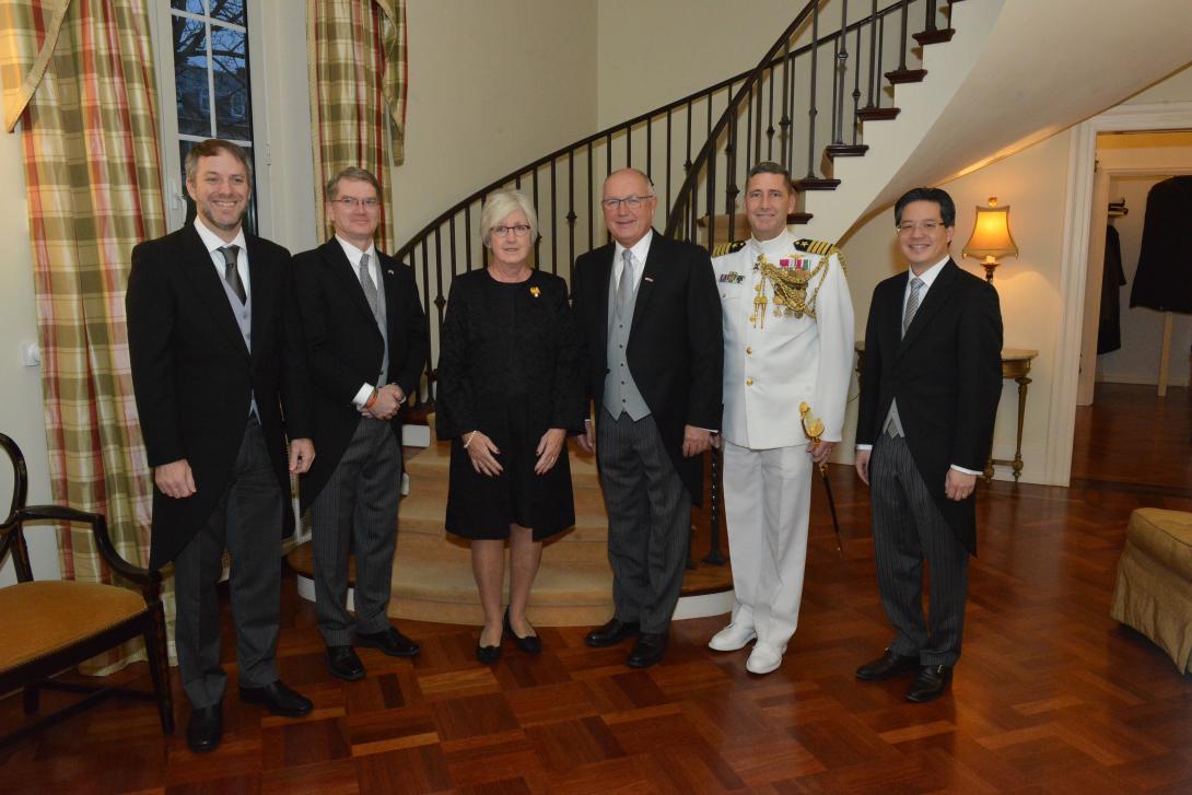 Pete Hoekstra presents his credentials to His Royal Highness King Willem Alexander Pete Hoekstra presents his credentials to His Royal Highness King Willem Alexander